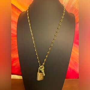 Louis Vuitton #323 Lock & key 🔐 with your choice of unbranded chain/necklace!